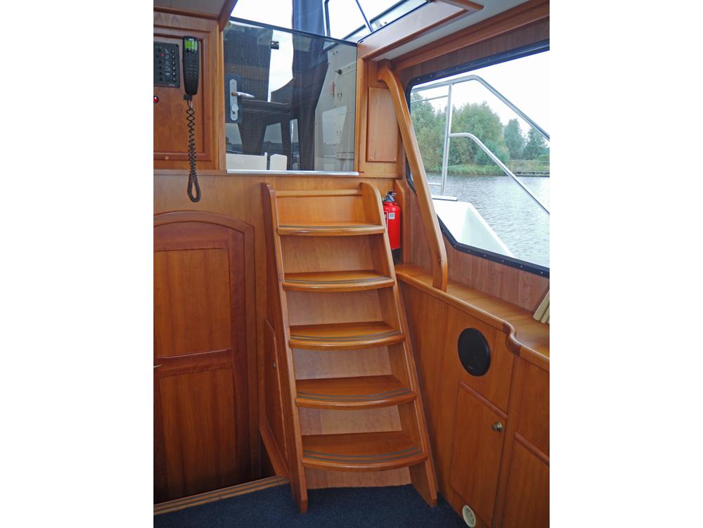 Saloon, Accommodation